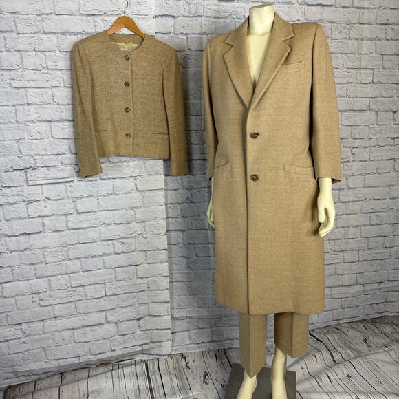 VINTAGE SALVATORE FERRAGAMO Wool & Alpace blend three piece suit in tan medium - Picture 9 of 17